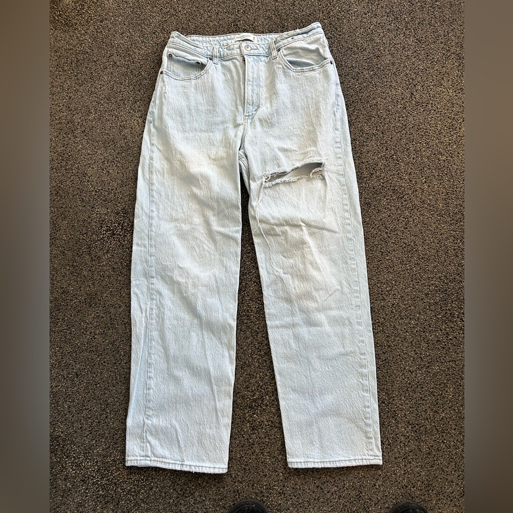 💝Abercrombie & Finch Light Blue Distressed Jeans